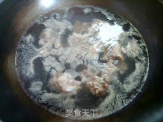 新鲜莲子排骨汤的做法步骤：4