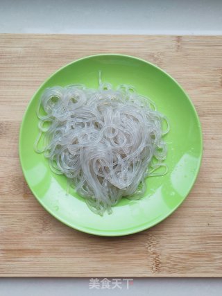 韭菜粉条素馅包子的做法步骤：4