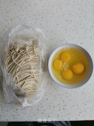 西红柿鸡蛋青椒面的做法步骤：3