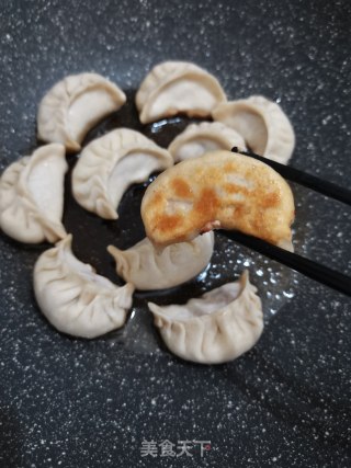 生煎鲜虾猪肉饺的做法步骤：2