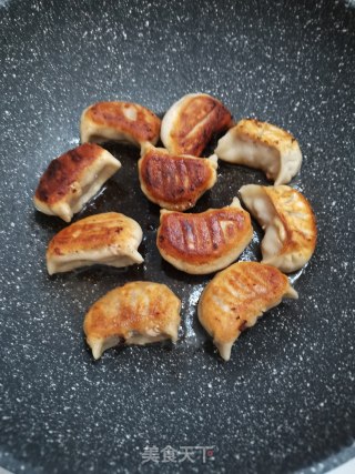 生煎鲜虾猪肉饺的做法步骤：4