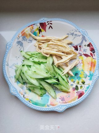 腐竹拌黄瓜的做法步骤：2