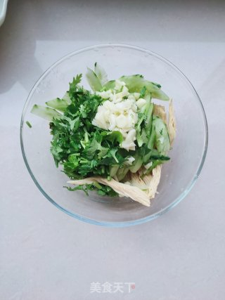 腐竹拌黄瓜的做法步骤：4