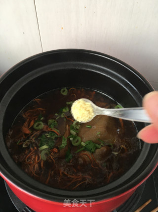 榛蘑虫草花炖鸽子的做法步骤：16