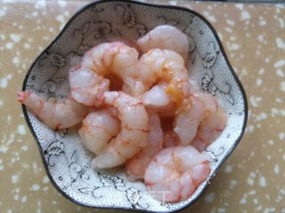 酸辣芦笋拌虾仁的做法步骤：1
