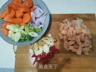 宫保鸡丁的做法步骤：1