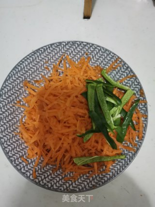 清炒胡萝卜丝的做法步骤：1