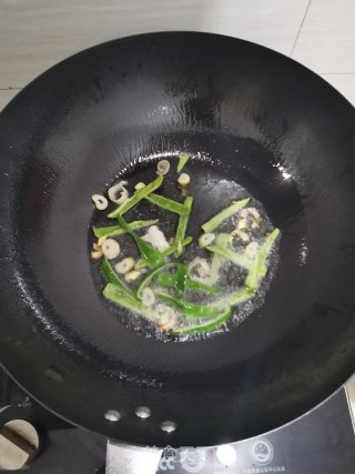清炒胡萝卜丝的做法步骤：3