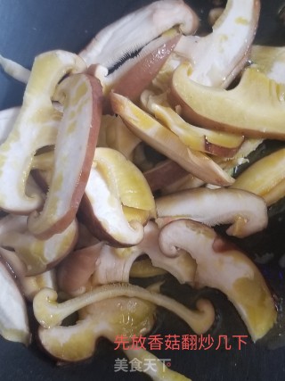 西红柿鸡蛋面的做法步骤：6