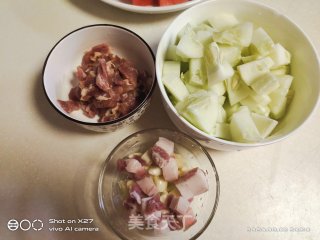 肉丝炒老黄瓜的做法步骤：1