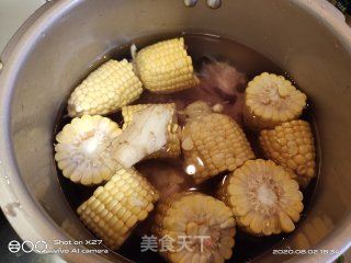 筒骨玉米汤的做法步骤：2