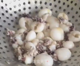 爆炒墨鱼仔的做法步骤：2