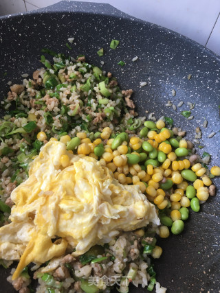 毛豆玉米蛋炒饭的做法步骤：19