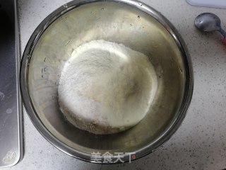 家庭版菜包子的做法步骤：1