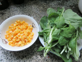 玉米粒炒鸡毛菜的做法步骤：1