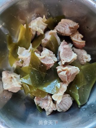 护心肉煲海带黄豆汤的做法步骤：4