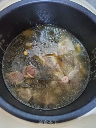 护心肉煲海带黄豆汤的做法步骤：7