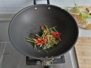 香芹炒凉粉的做法步骤：4