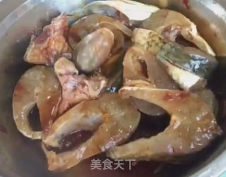 砂锅鱼的做法步骤：1