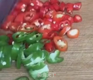 砂锅鱼的做法步骤：3