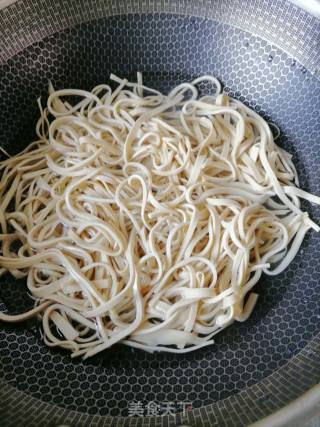 蒜香豆腐皮的做法步骤：1