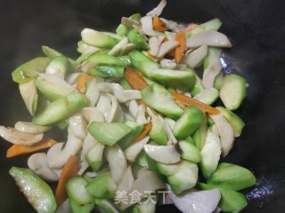 蚝油杏鲍菇炒丝瓜的做法步骤：8