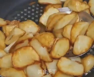 红烧土豆的做法步骤：3