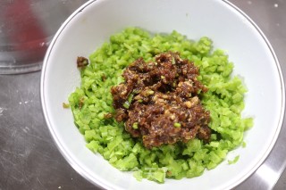 猪肉苦瓜饺子的做法步骤：9