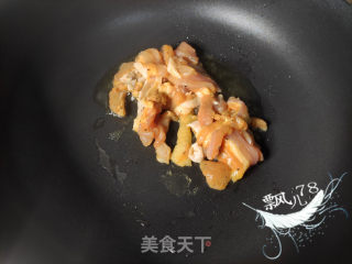 黑椒鸡排拌面皮的做法步骤：3