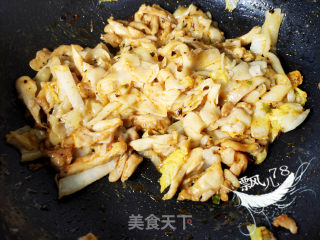 黑椒鸡排拌面皮的做法步骤：8