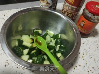 辣油拌黄瓜的做法步骤：3