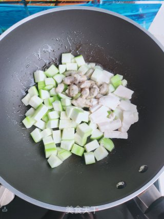 丝瓜、海蛎子烧豆腐的做法步骤：5