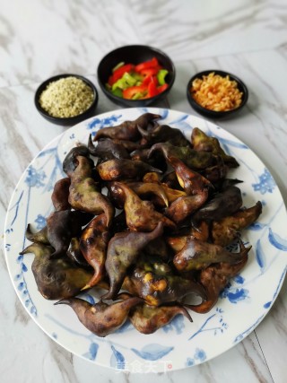 火麻仁虾仁炒菱角的做法步骤：2