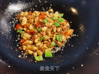 火麻仁虾仁炒菱角的做法步骤：7