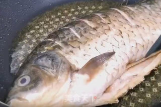 酱焖鲫鱼的做法步骤：2