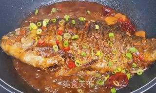 酱焖鲫鱼的做法步骤：6