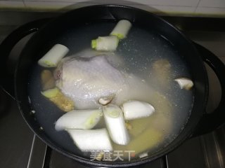 菌菇鸡汤的做法步骤：3