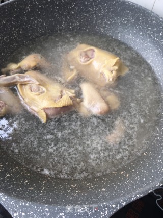巴楚菌炖鸽子的做法步骤：4