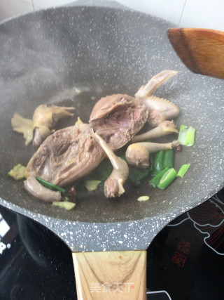 巴楚菌炖鸽子的做法步骤：13