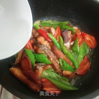 青椒焖鲩鱼的做法步骤：7