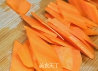 芦笋拌胡萝卜的做法步骤：2