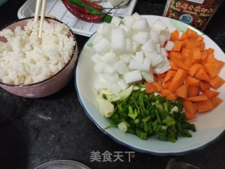 萝卜炒饭的做法步骤：1