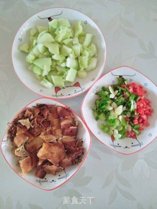熏豆腐串拌黄瓜的做法步骤：3