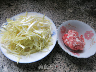 肉末炒韭菜芽的做法步骤：1