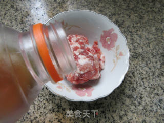 肉末炒韭菜芽的做法步骤：2