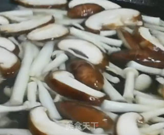 鲜菇炒肉的做法步骤：1