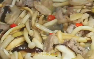 鲜菇炒肉的做法步骤：6