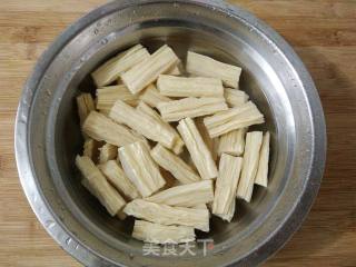 红烧腐竹香菇胡萝卜的做法步骤：1