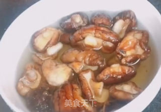 剁椒香菇的做法步骤：1
