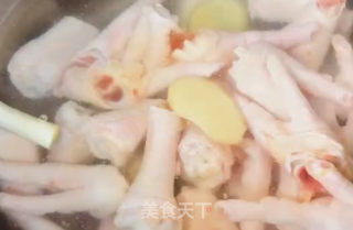 香辣凤爪的做法步骤：1